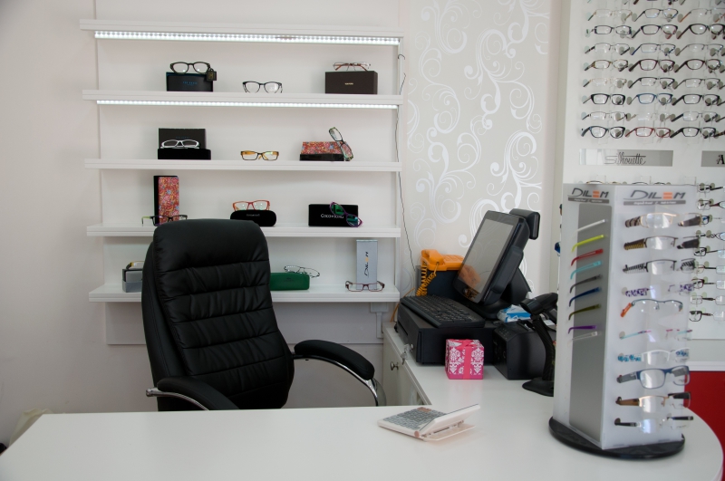 opticien-FOX AMPHOUX-min_spectacle-office-furniture-room-interior-design-design-809392-pxhere.com